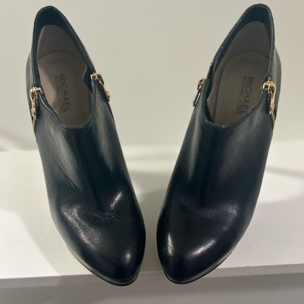 Michael‎ Kors Platform Black Leather Ankle Boot-Size 8